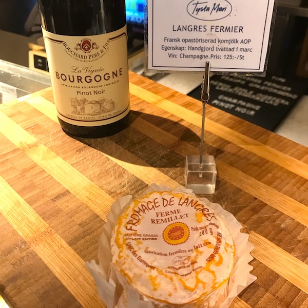God ost och vinkombination kittosten Langres & Pinot Noir