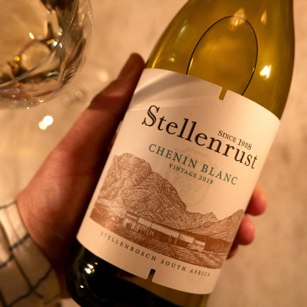 Stellenrust: Vitt vin från Sydafrika av druvan chenin blanc