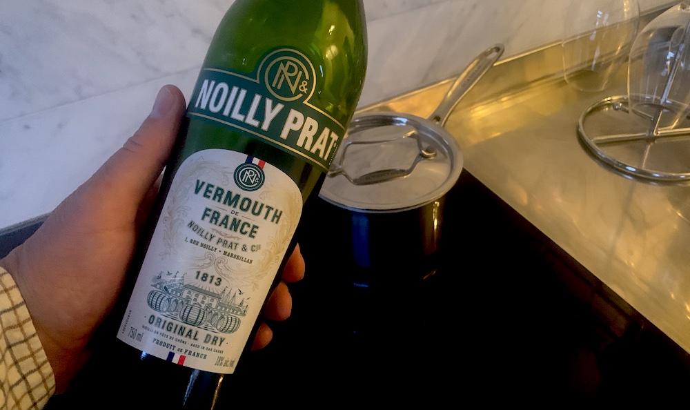 Noilly Prat, starkvin från Frankrike är utmärkt i såsen.